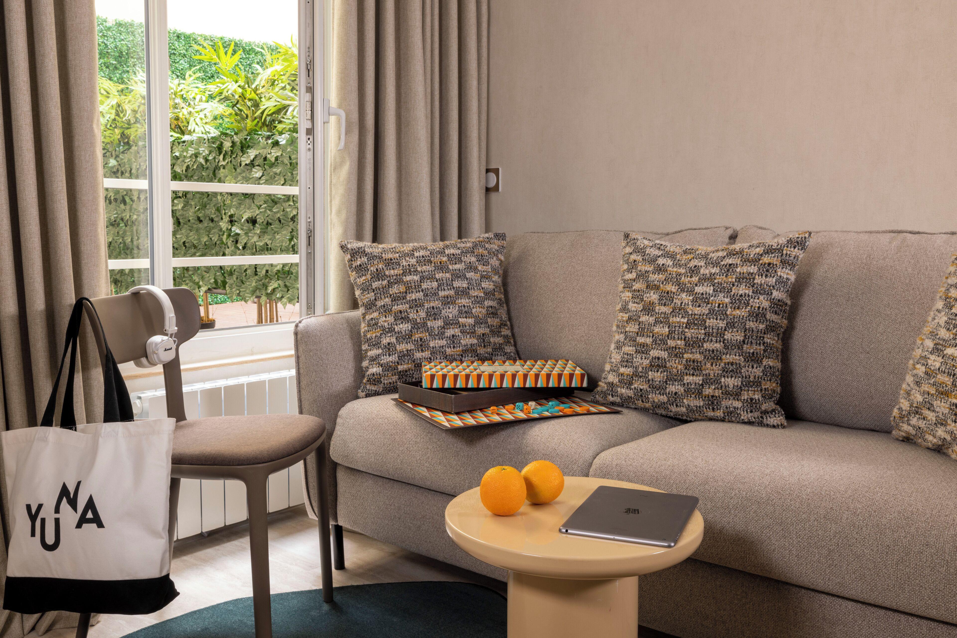 Yuna Saint-honore - Serviced * Paris